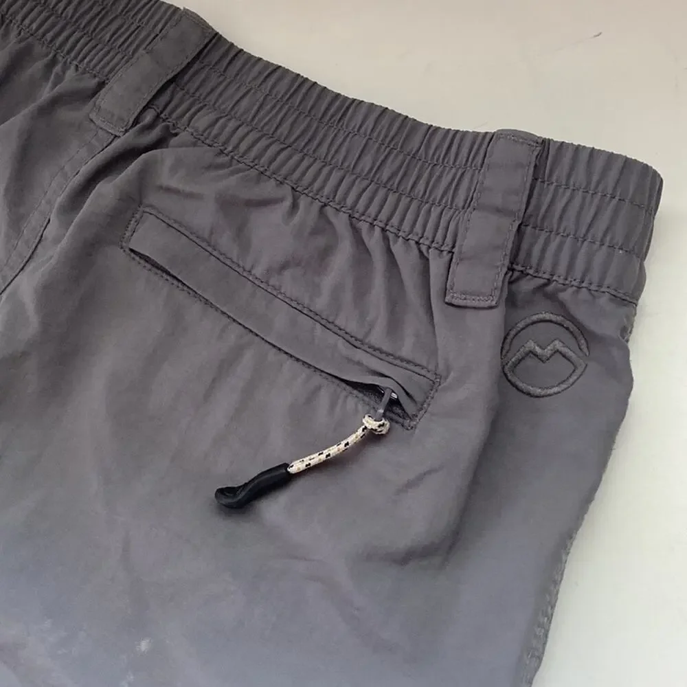 NWOT Magellan Outdoors Boys Shorts Fish Gear Water repellent size Large Grey